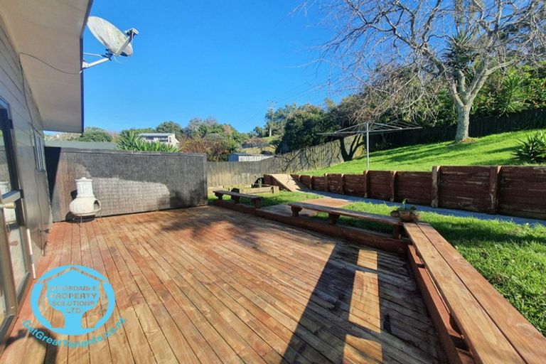 Photo of property in 47 John Dee Crescent, Red Beach, 0932