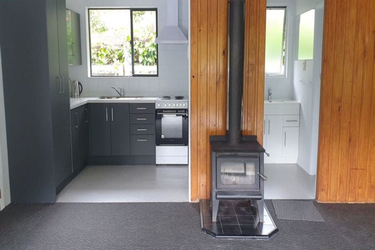 Photo of property in 2/1 Angle Street, Picton, 7220