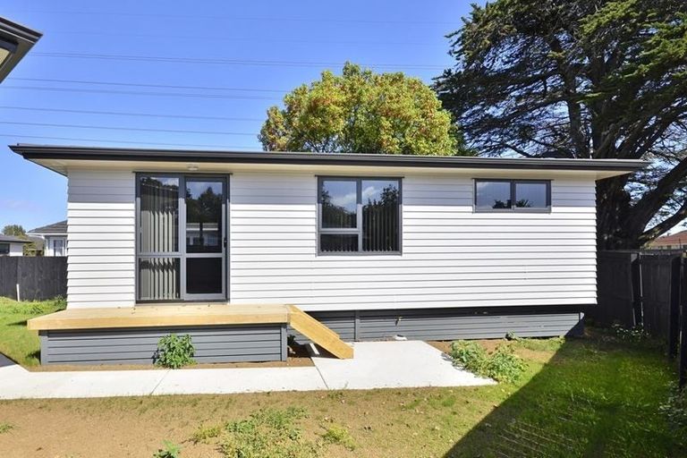 Photo of property in 5 Mcburney Place, Mangere East, Auckland, 2024