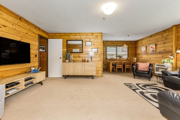 Photo of property in 17 Forest Road, Pinehaven, Upper Hutt, 5019