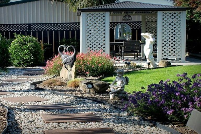 Photo of property in 7 North Foreland Street, Waihola, Milton, 9073