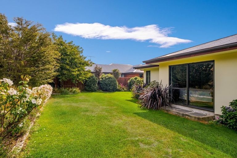 Photo of property in 8 Alpha Close, Wanaka, 9305
