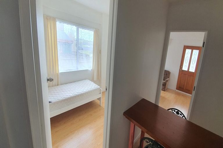 Photo of property in 16 Colin Wild Place, Glenfield, Auckland, 0629