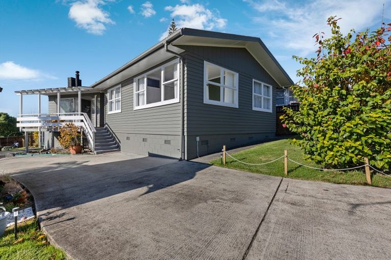 Photo of property in 38 Sunvue Road, Glen Eden, Auckland, 0602