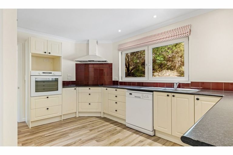 Photo of property in 8 Glas Brae, Governors Bay, Lyttelton, 8971