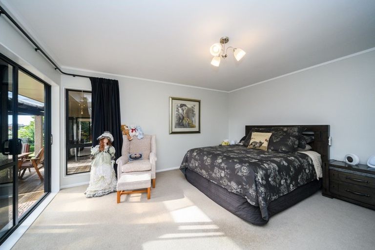 Photo of property in 121 Summerhill Drive, Fitzherbert, Palmerston North, 4410