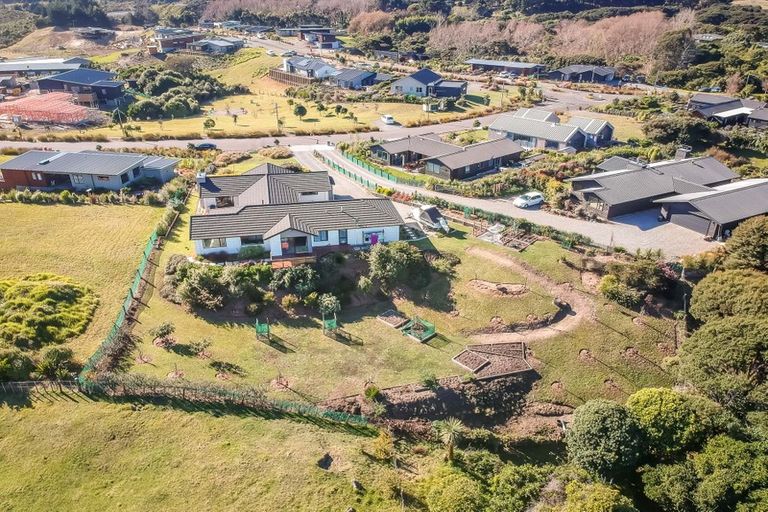 Photo of property in 28 Ferndale Drive, Waikanae, 5036