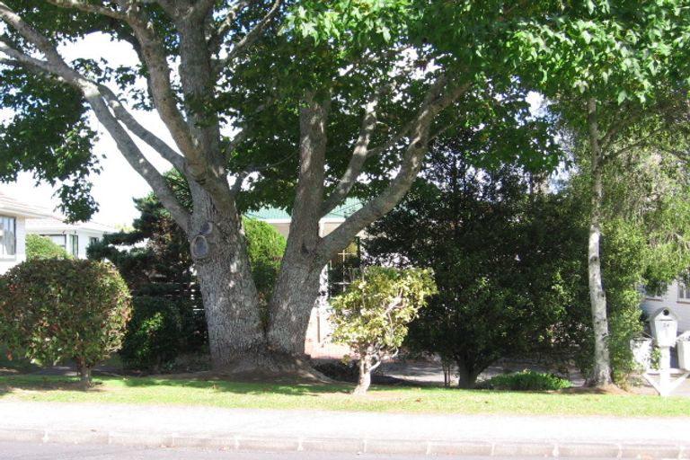 Photo of property in 2/24 Strid Road, Te Atatu South, Auckland, 0610