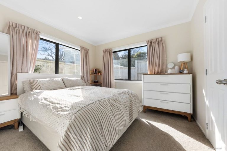 Photo of property in 35a Awaroa Road, Sunnyvale, Auckland, 0612