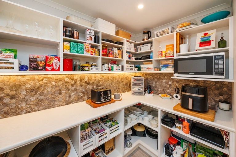 Photo of property in 61 Hartwell Drive, Kelvin Grove, Palmerston North, 4470