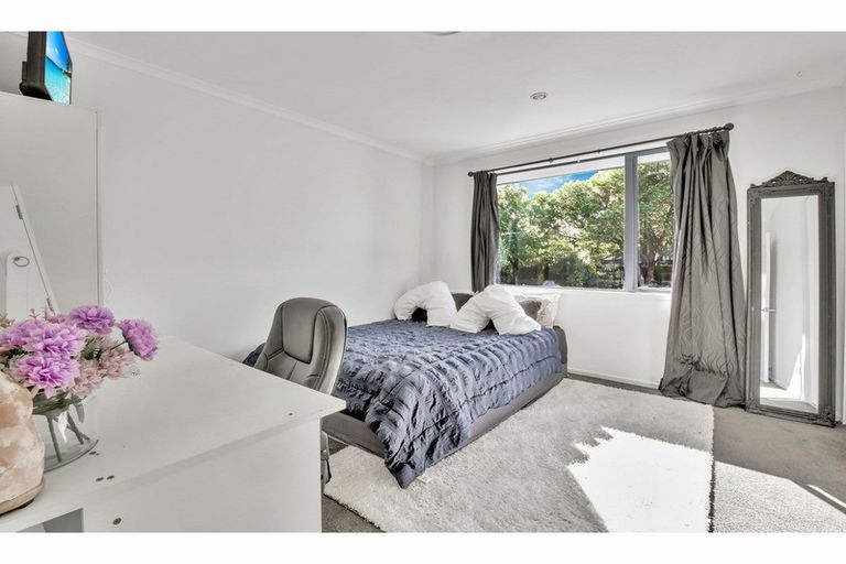 Photo of property in 12 Binstead Place, Avondale, Christchurch, 8061
