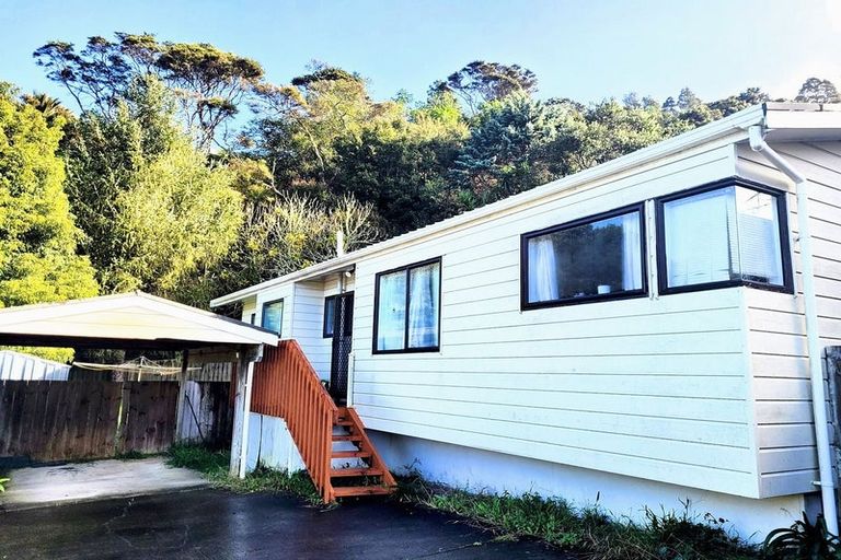 Photo of property in 2/26 Fernlea Rise, Bayview, Auckland, 0629