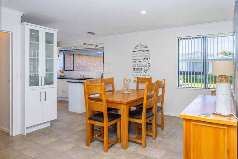 Photo of property in 23 Waiwherowhero Drive, St Andrews, Hamilton, 3200