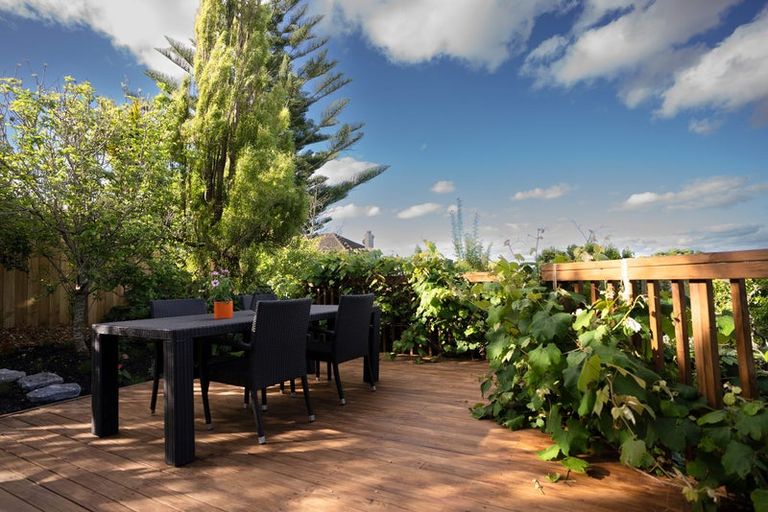 Photo of property in 2/15b Nandana Drive, Glen Eden, Auckland, 0602