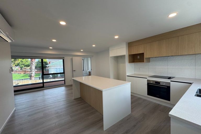 Photo of property in 12b Elcoat Avenue, Te Atatu South, Auckland, 0610