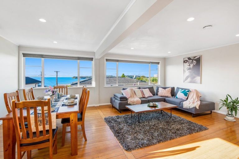 Photo of property in 8a Melandra Road, Stanmore Bay, Whangaparaoa, 0932