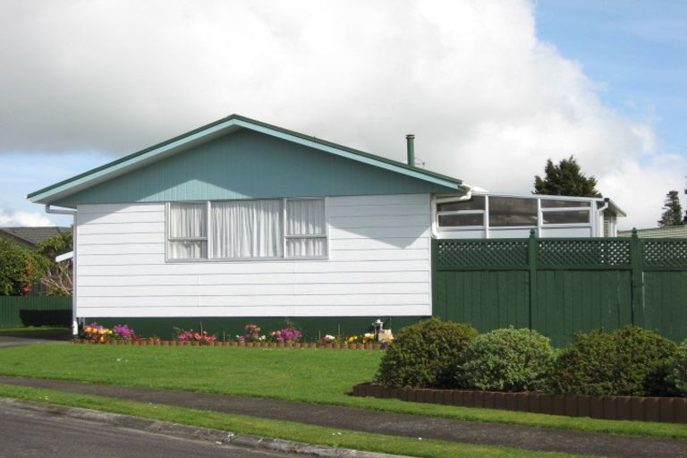 Photo of property in 7 Pokaka Place, Inglewood, 4330