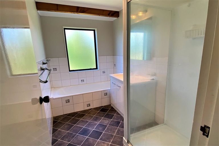 Photo of property in 20 Harbour Crest Drive, Waiuku, 2123