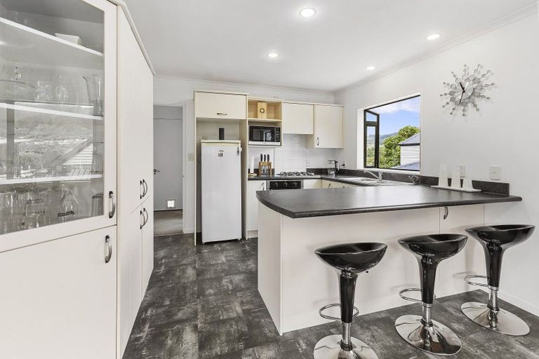 Photo of property in 3/49 Ranui Terrace, Tawa, Wellington, 5028
