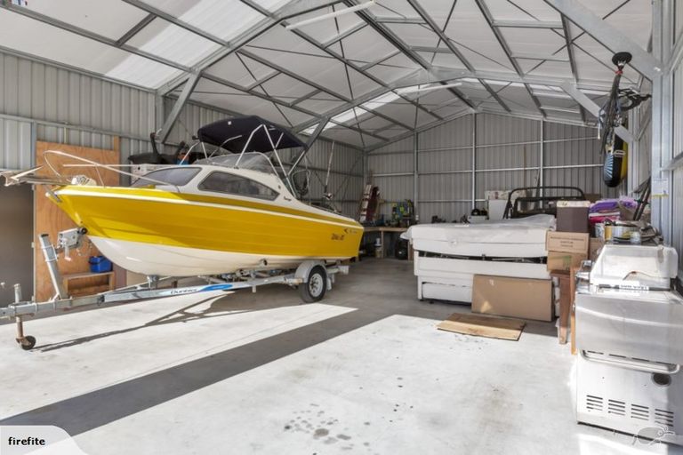 Photo of property in 13 Karoro Road, One Tree Point, 0118