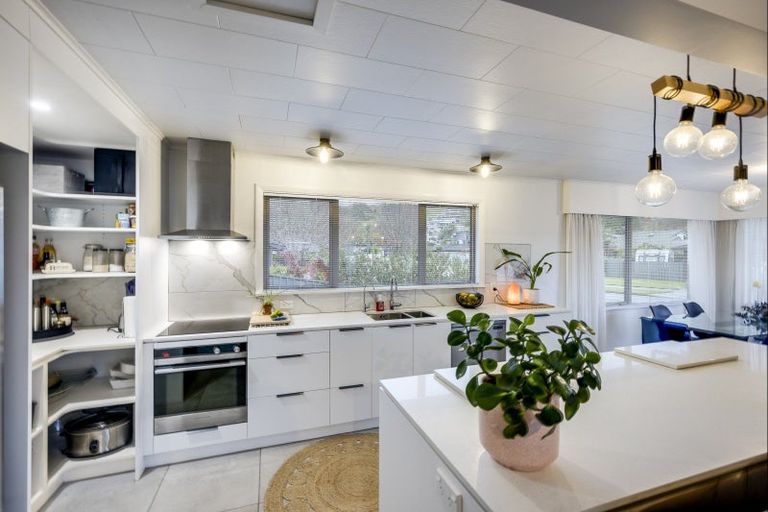 Photo of property in 9 Lowther Place, Taradale, Napier, 4112