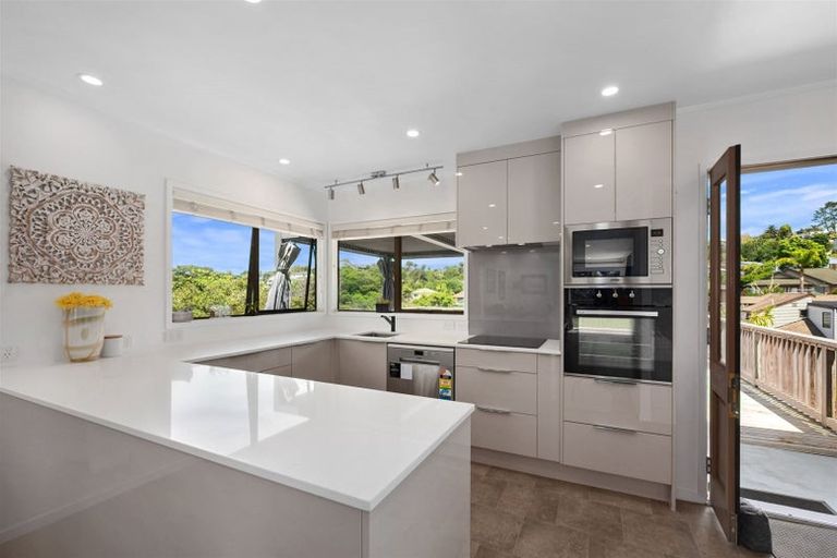 Photo of property in 24 Deverell Place, Northcross, Auckland, 0632