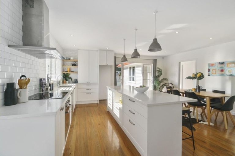 Photo of property in 6 Kervil Avenue, Te Atatu Peninsula, Auckland, 0610