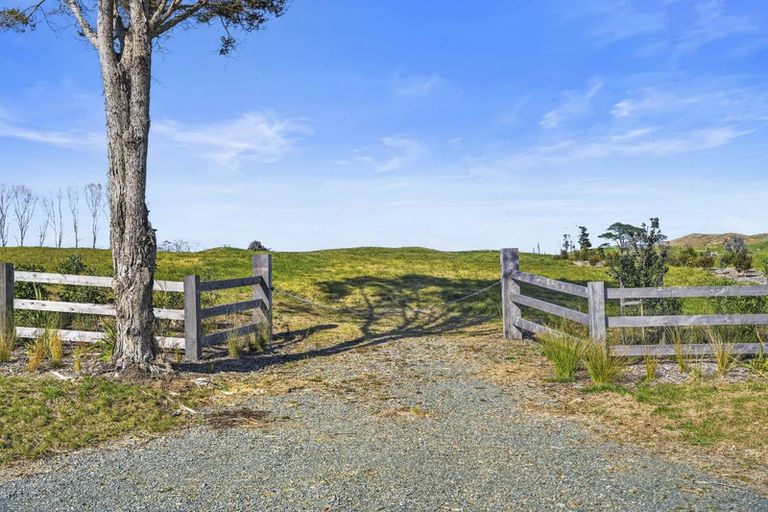 Photo of property in 176 Black Swamp Road, Mangawhai, 0975