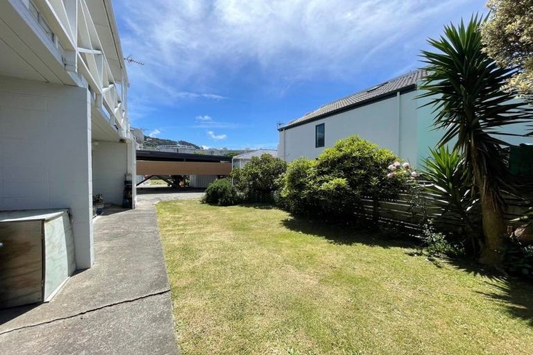 Photo of property in Mahora Court Flats, 25 Mahora Street, Kilbirnie, Wellington, 6022