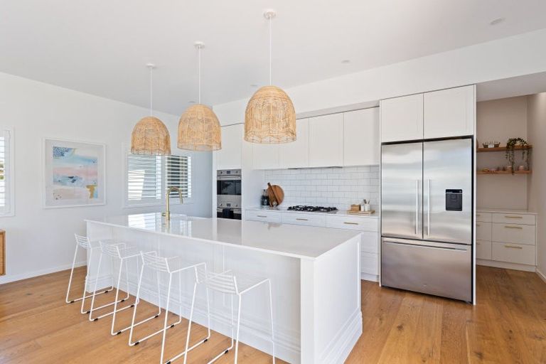 Photo of property in 12 Kowhai Street, Strandon, New Plymouth, 4312