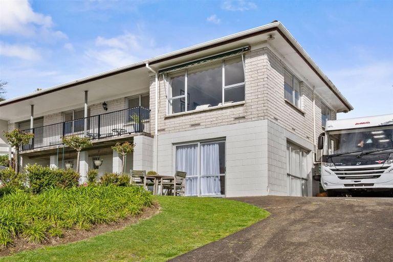 Photo of property in 3a Leo Place, Kawaha Point, Rotorua, 3010