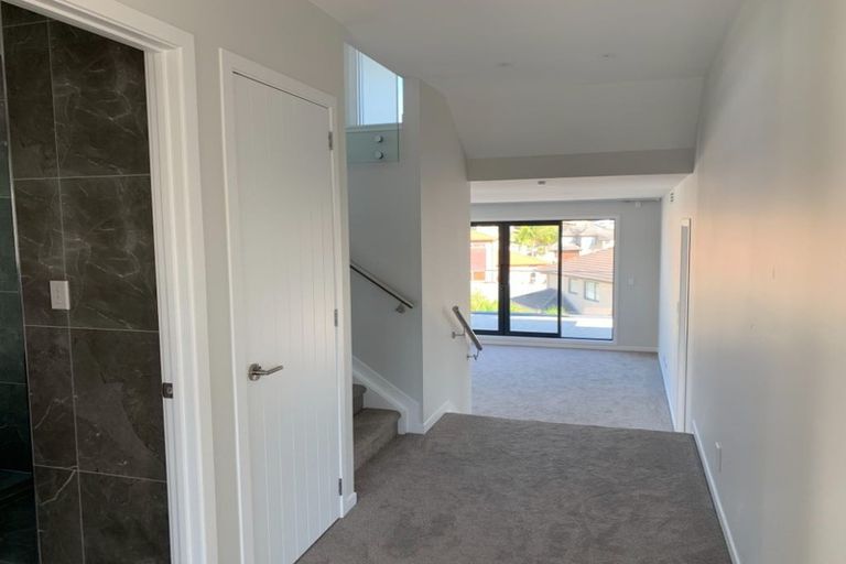 Photo of property in 5 May Potter Close, Oteha, Auckland, 0632