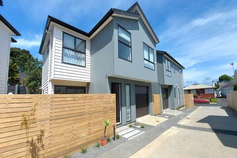 Photo of property in 20b Mackenzie Street, Te Atatu South, Auckland, 0610