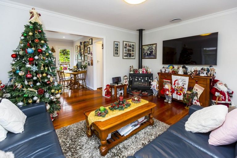 Photo of property in 10b Tiwakawaka Grove, Heretaunga, Upper Hutt, 5018