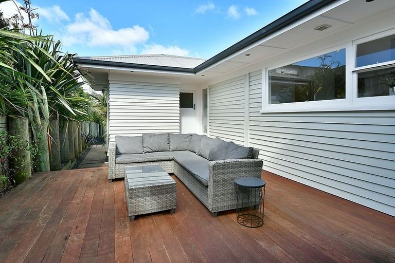 Photo of property in 2 Carento Way, Stanmore Bay, Whangaparaoa, 0932