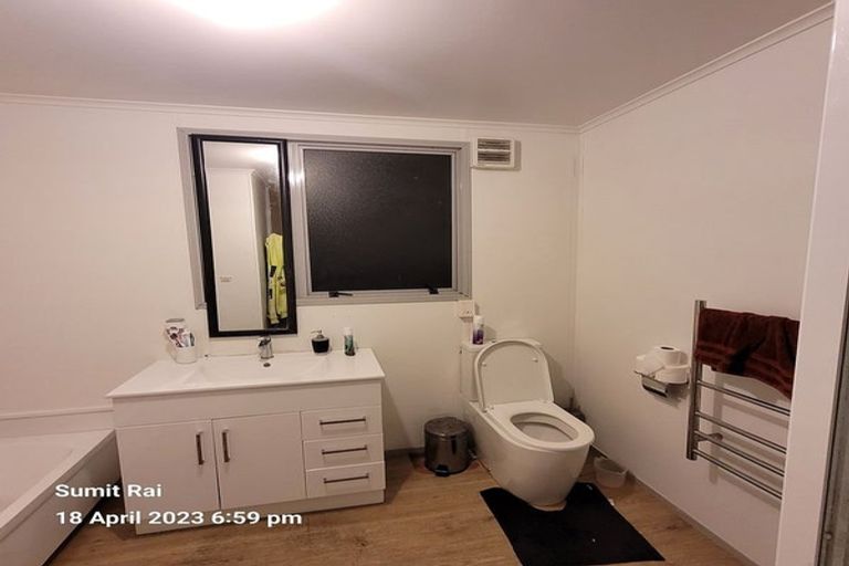 Photo of property in 14a Sunhaven Drive, Newlands, Wellington, 6037