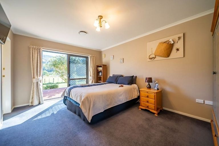 Photo of property in 150 Upper Fitzherbert Road, Wainuiomata, Lower Hutt, 5373