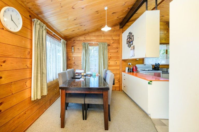 Photo of property in 9 Alma Place, Milson, Palmerston North, 4414