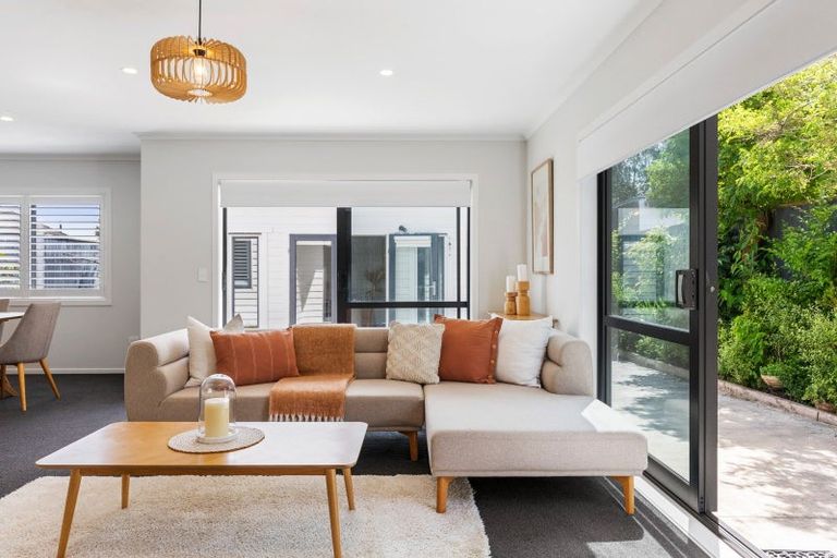 Photo of property in 11 Poplar Grove, Ebdentown, Upper Hutt, 5018