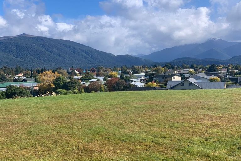 Photo of property in 18 Tawera Place, Te Anau, 9679