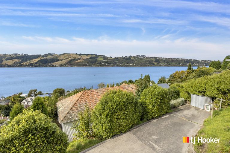 Photo of property in 32 Adderley Terrace, Ravensbourne, Dunedin, 9022