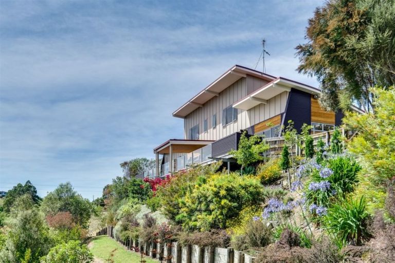 Photo of property in 104 Tironui Drive, Taradale, Napier, 4112