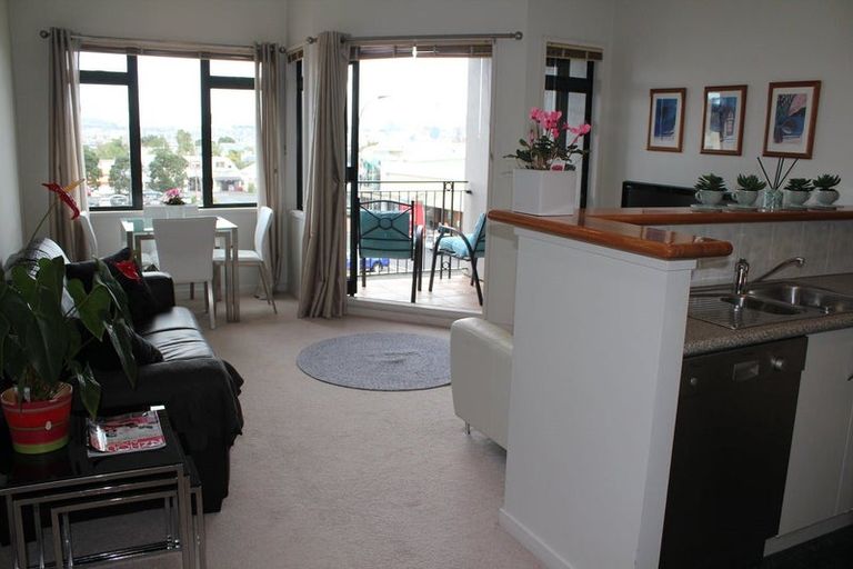 Photo of property in 2b/4 Fleet Street, Devonport, Auckland, 0624