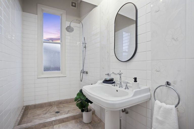 Photo of property in 60 Princes Street, Northcote Point, Auckland, 0627