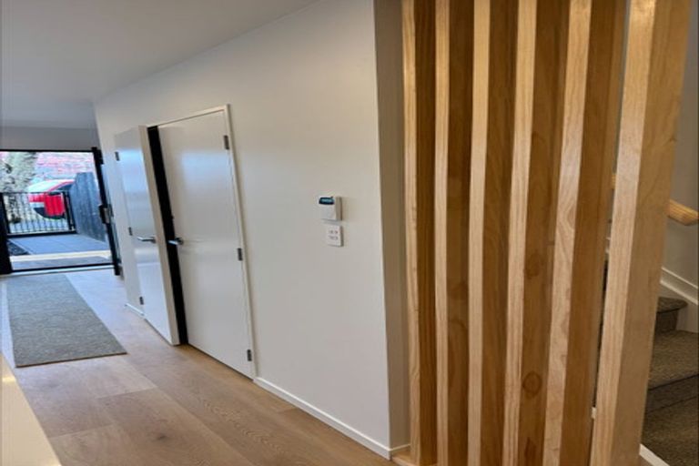 Photo of property in 10/17 Norcross Avenue, Henderson, Auckland, 0612