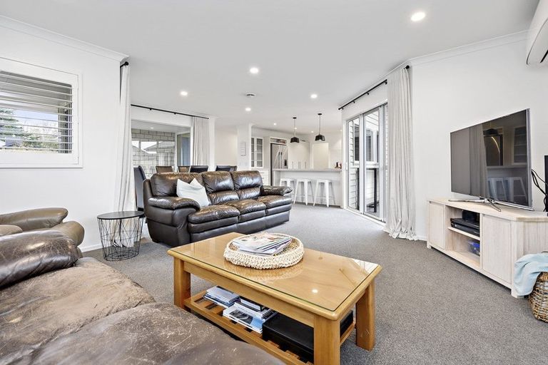 Photo of property in 13 Twin Willow Close, Cambridge, 3434