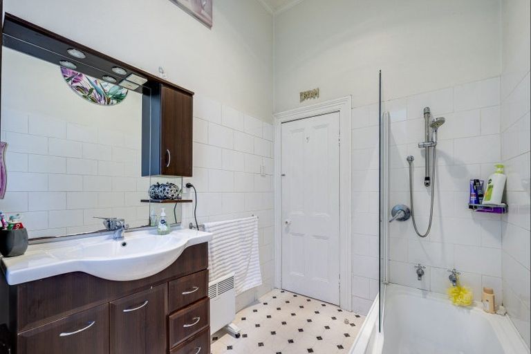 Photo of property in 4 Fitzroy Road, Bluff Hill, Napier, 4110