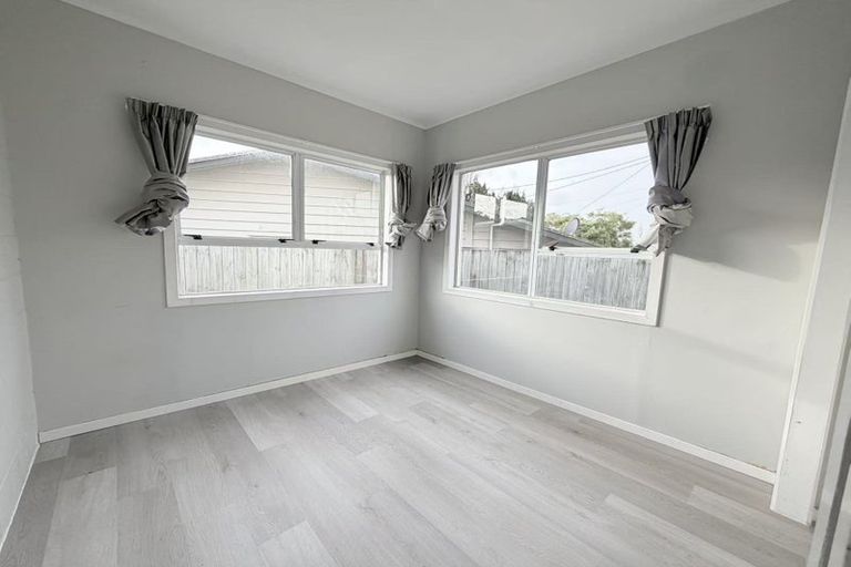 Photo of property in 16 Helena Street, Massey, Auckland, 0614