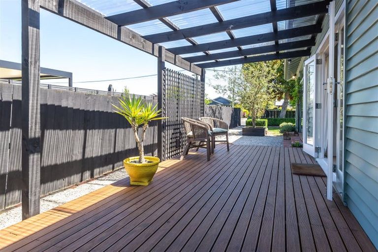 Photo of property in 2/128 Weston Road, St Albans, Christchurch, 8052