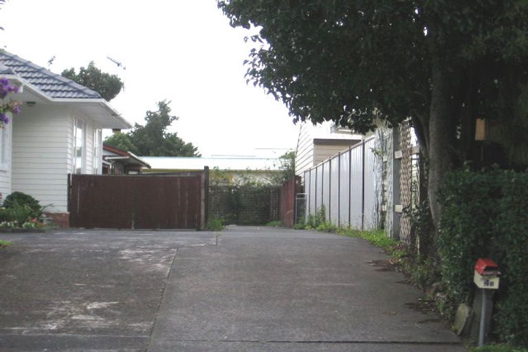 Photo of property in 1/4 Edwards Avenue, Henderson, Auckland, 0610